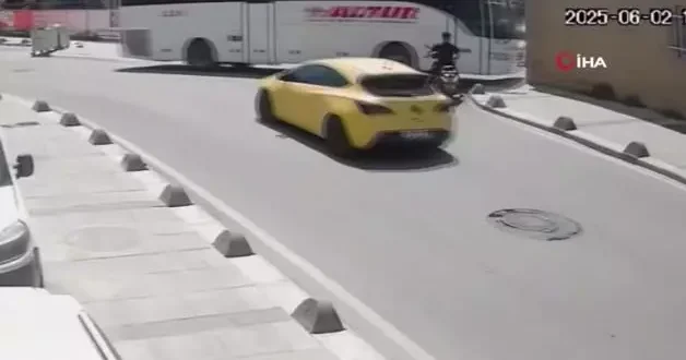 Freni boşalan otobüs az kalsın yayayı eziyordu