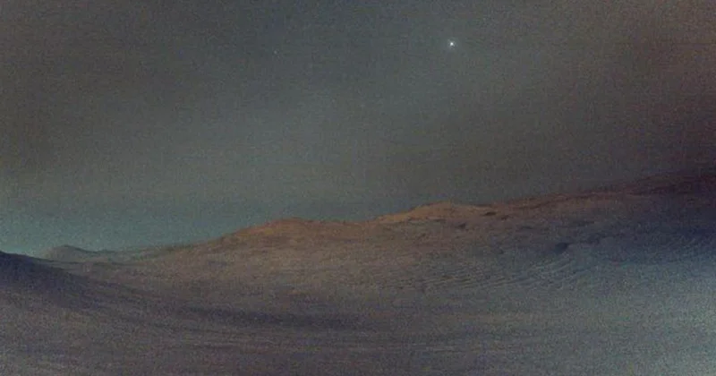 Mars yüzeyinden çekilen büyüleyici görüntü: Deimos Ay’ı