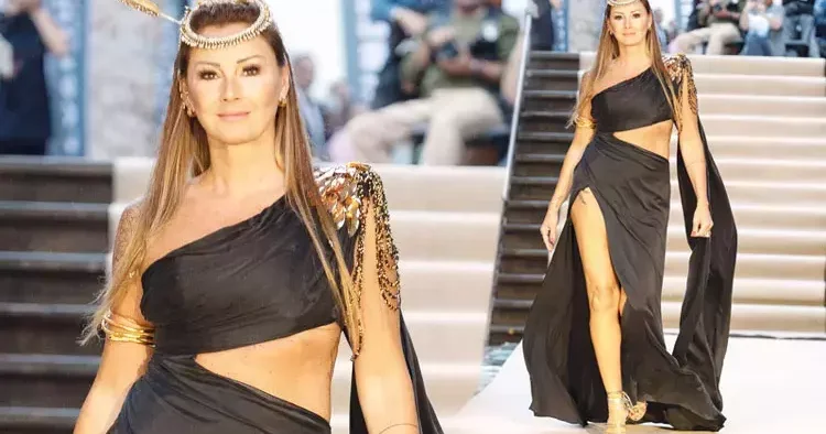 Pınar Altuğ podyumda