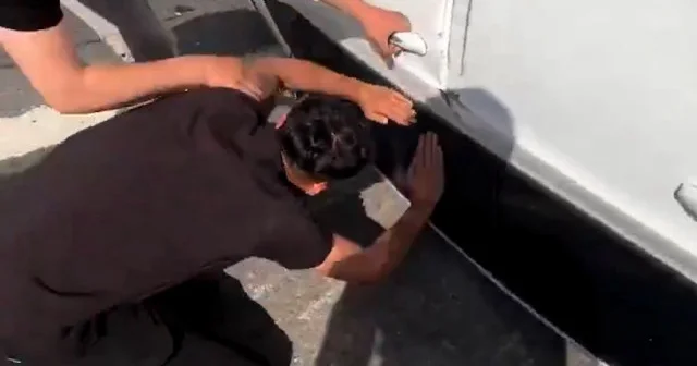 İstanbul da bir vatandaş kaza yapan araçtaki yolcuları kurtarırken hakarete uğradı VİDEO İZLE