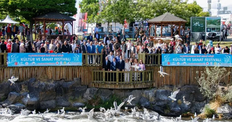 Van da İnci Kefali Festivali ne 200 bini aşkın kişi katıldı