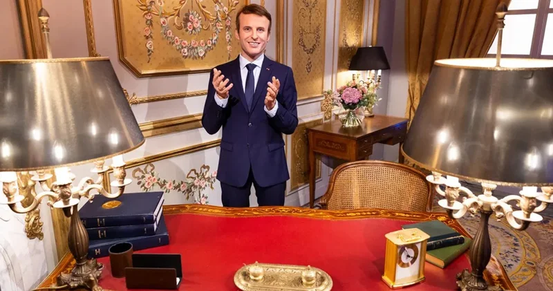 Macron un bal mumu heykeli çalındı