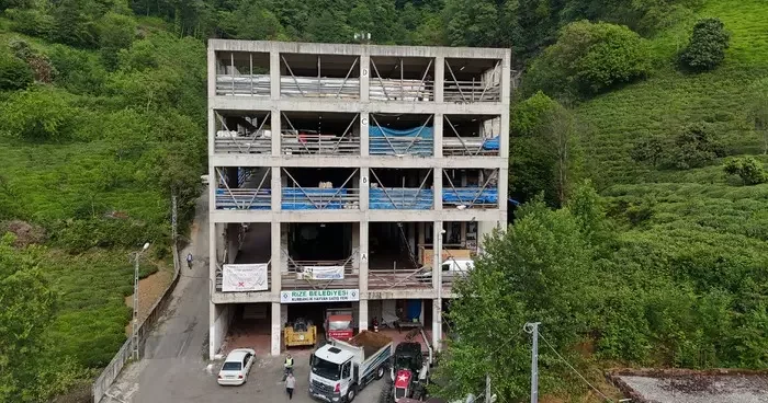 4 katlı, görenlerin dikkatini çekiyor: Türkiye nin dört bir yanından geliyorlar! Hareketlilik arttı
