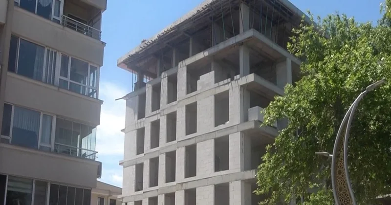 İnşaatın 5’inci katından düşen işçi ağır yaralandı