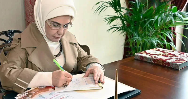 Emine Erdoğan, Türk Kızılay a kurban bağışında bulundu