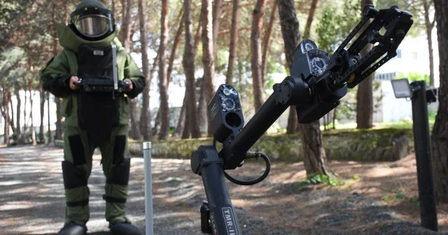 Bomba robotu TMR II Halil Jandarmanın hayat kurtaran yardımcısı olmaya devam ediyor VİDEO İZLE