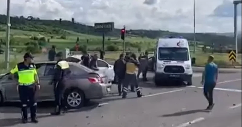 Başsavcıyı taşıyan ambulans zincirleme kazaya karıştı: 1 i ağır 8 yaralı Sözcü Gazetesi