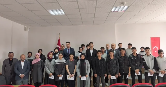 Ulaş ta umre ödüllü bilgi yarışmasında dereceye giren öğrenciler ödüllendirildi Sivas Haberleri