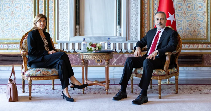 Hakan Fidan BM Kıbrıs temsilcisiyle bir araya geldi