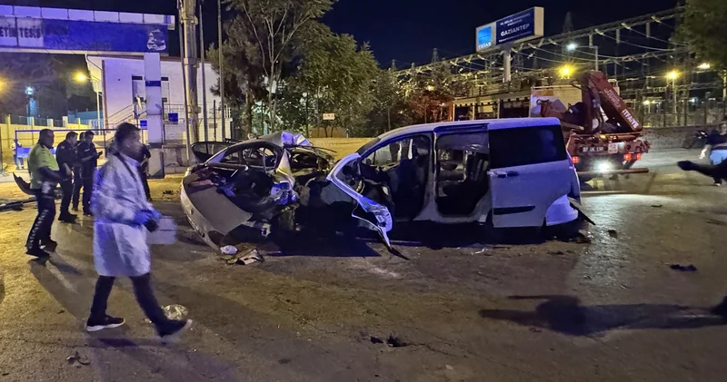 Katliam gibi kaza: Kafa kafaya çarpıştılar, 5 kişi feci şekilde can verdi