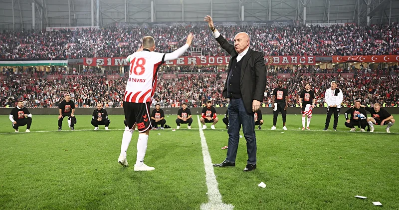 Samsunspor Kulübü Başkanı Yüksel Yıldırım: Bizi desteklemeyenlere karşı inandık, savaştık, hep birlikte sezonu 3. bitirdik
