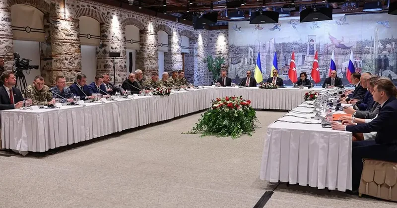 Savaşı sonlandırmayı hedefleyen Türkiye Rusya Ukrayna Üçlü Toplantısı İstanbul da başladı