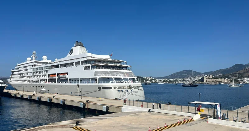 Bahama bandıralı Silver Whisper Bodrum a geldi