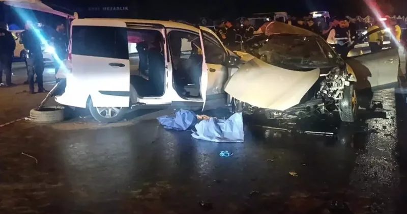 Gaziantep te iki araç kafa kafaya çarpıştı: 5 ölü, 2 yaralı