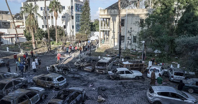 Katil İsrail, Gazze nin kuzeyindeki bir diyaliz merkezini yerle bir etti