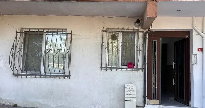 Yalnız yaşadığı evinde cansız bedenine ulaşıldı! Evden koku geldiğini, içerde sinek olduğunu söylediler