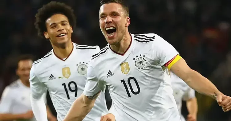 Galatasaray ın eski golcüsü Podolski, yeni transfer Sane hakkında konuştu: Parasını evde bırakmaya alışsa iyi olur