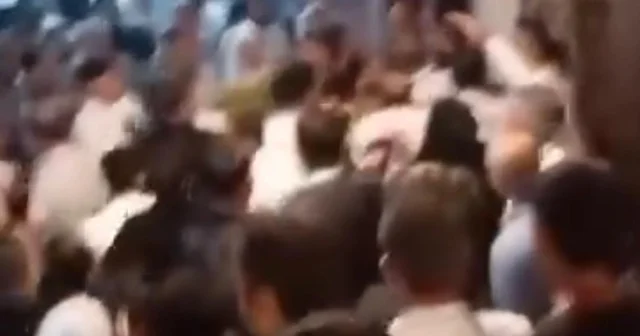 Düğün salonu önünde tekme ve yumruklu kavga kamerada Bursa Haberleri