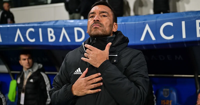 Beşiktaş ın eski teknik direktörü van Bronckhorst Liverpool da