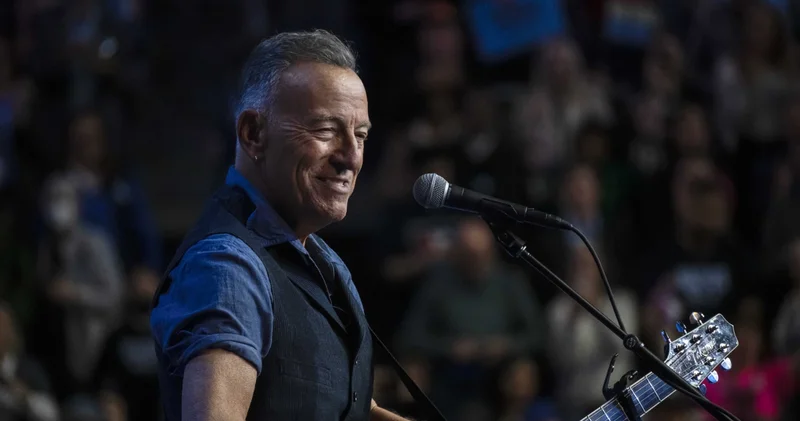 Bruce Springsteen konserde Trump ı yerden yere vurdu: Hain, yozlaşmış ve beceriksiz!