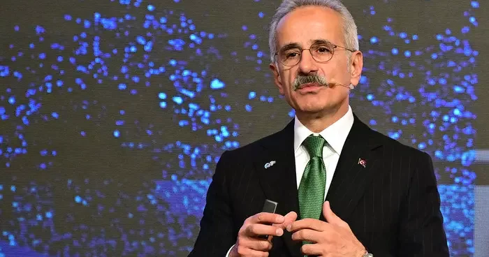 İran’da kalan uçaklar Türkiye’ye geri dönüyor! Bakan Uraloğlu duyurdu