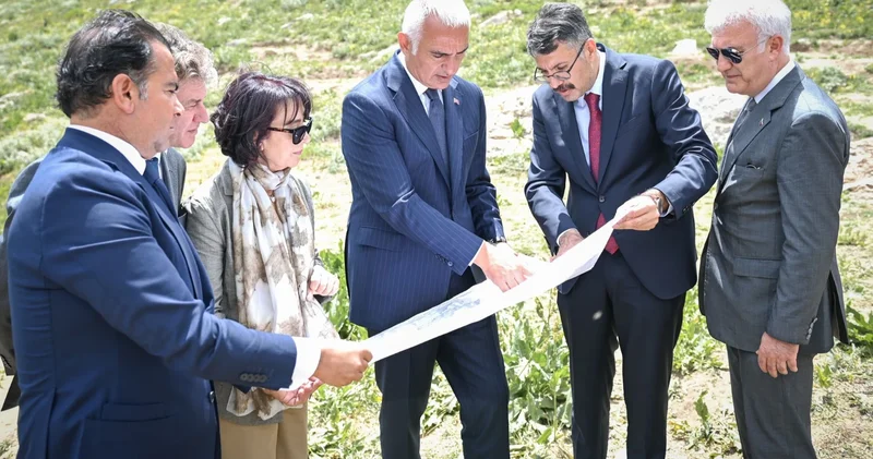 Bakan Ersoy Terörsüz Türkiye de Hakkari ye çıkarma yaptı