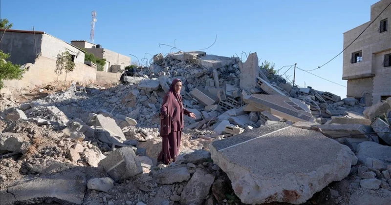 İsrail ordusu işgal altındaki Batı Şeria nın Ramallah kentinde bir evi yıktı