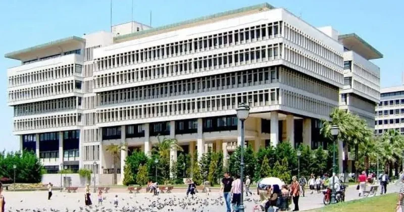 Son dakika İzmir Büyükşehir Belediyesi ne yolsuzluk operasyonunda şok detaylar: Vurgunu yaptılar Yunan a kaçtılar!