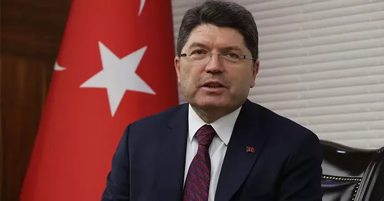 Bakan Tunç tan, Saraçhane de Cumhurbaşkanı Erdoğan a hakaret edilmesine tepki: Milletimizin iradesine yöneltilmiş ağır bir saygısızlıktır