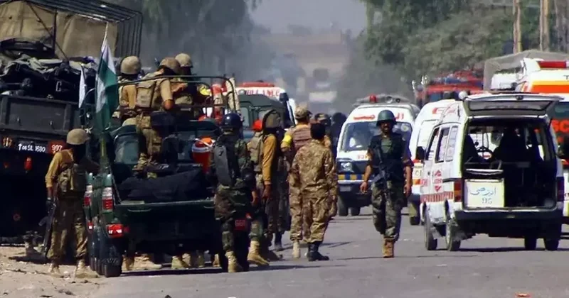 Pakistanlı yetkiliye bombalı suikast: 5 ölü