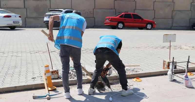 Hüküm giydikleri adliye sarayının tadilat ve bakım işlerini yapıyorlar