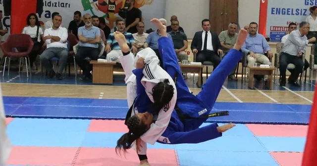 Diyarbakır ve Şırnak ta GSB Spor Okulları ve Engelsiz Spor Okulları törenlerle açıldı Diyarbakır Haberleri
