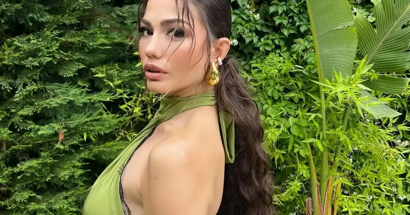 Demet Özdemir havuzda güneş banyosu yaptı