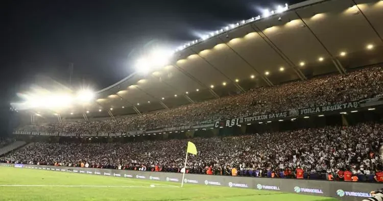 Bu stadyumlar ilçe büyüklüğünde: Süper Lig in zirvesinde sürpriz var
