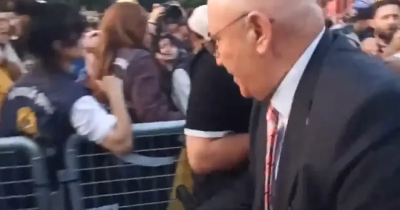 Mahmut Tanal bildiğiniz gibi! Polis barikatlarını böyle yıkıp geçti