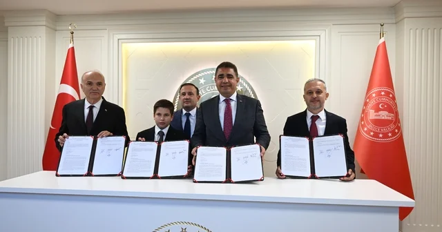Düzce de hayırsever ailenin yaptıracağı sağlık merkezi için protokol imzalandı Düzce Haberleri