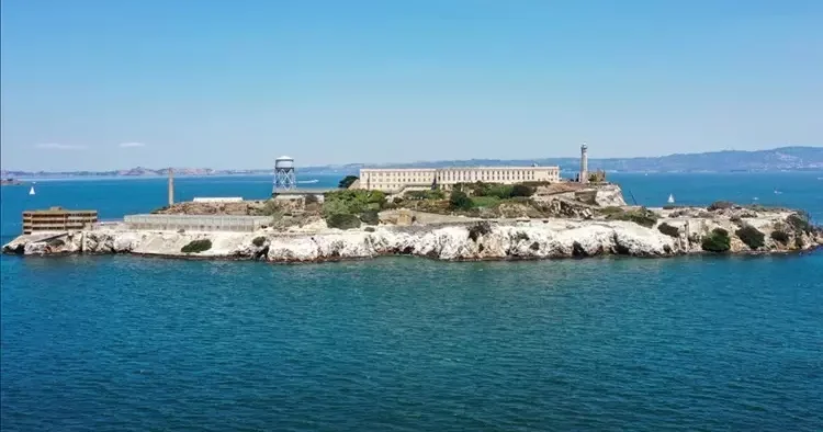 Trump ın yeni Alcatraz ı: Bizzat kendisi denetledi... Timsahlarla ve piton yılanlarıyla çevrili!