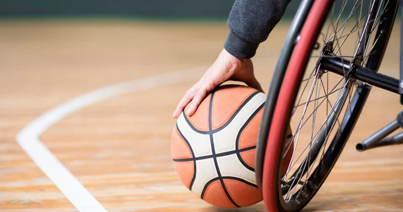Engelleri basketbolla aştı