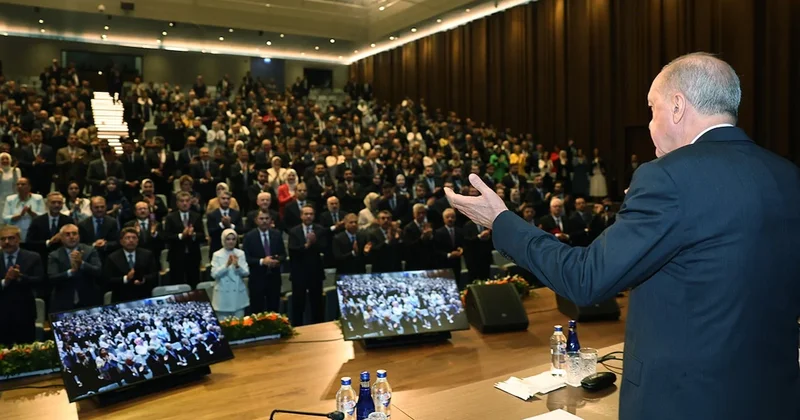 Erdoğan’ın önünde bakan eleştirisi Sözcü Gazetesi