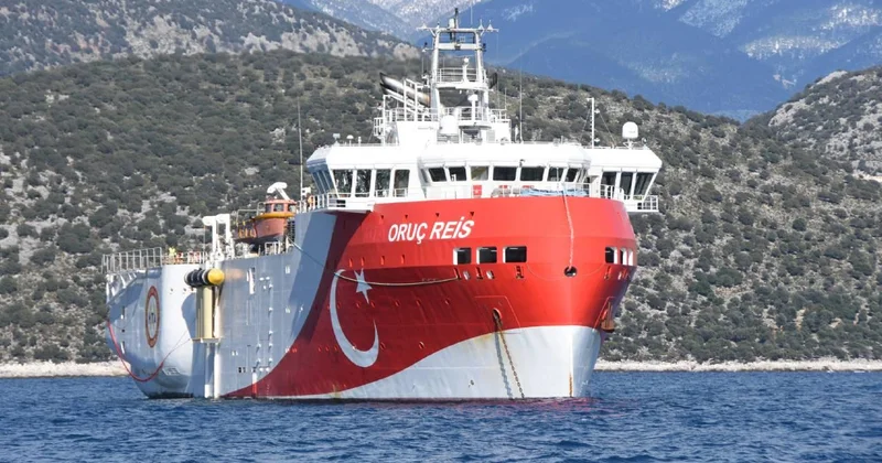 Somali deki görevini tamamlayan Oruç Reis, Çanakkale Boğazı ndan geçti