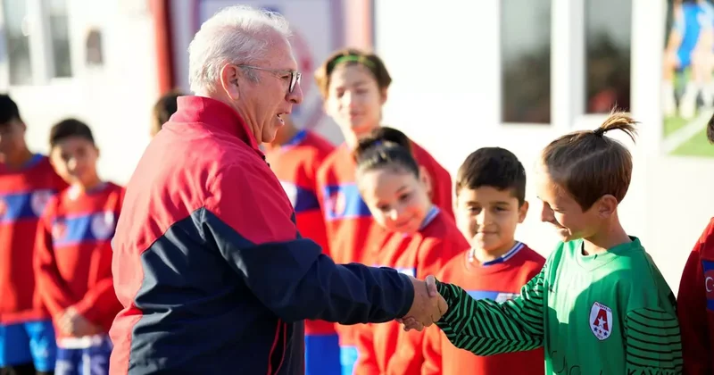 Cengiz i Çağlar ı o yetiştirdi, 70 yaşında emekli oldu: Bırakmak lazım