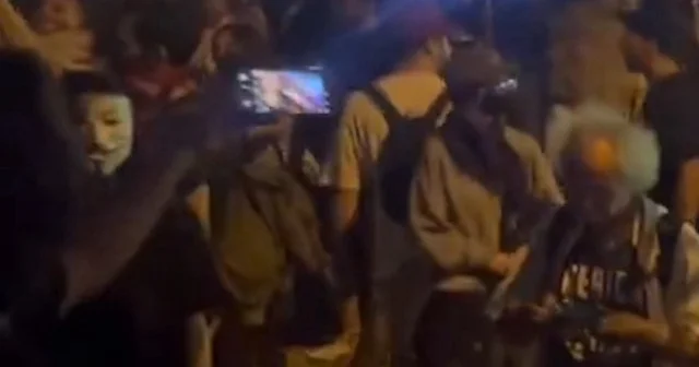 Saraçhane de toplanıp Cumhurbaşkanı Erdoğan a hakaret ettiler VİDEO İZLE