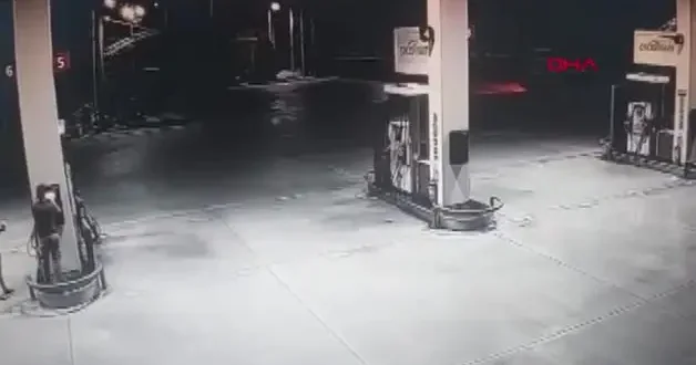 Mersin de orman yakan hainler kameralara böyle yakalandı