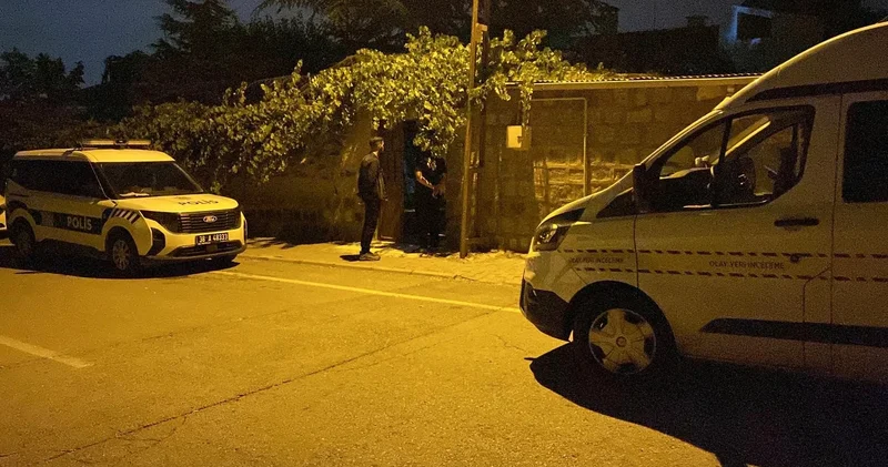 Eğitim amacıyla yapılan roket evin çatısına düştü