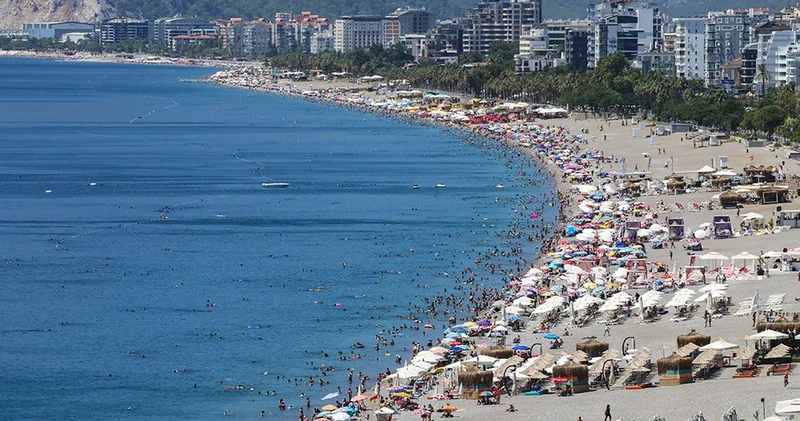 Antalya da deniz suyu sıcaklığı 30 derecenin üzerinde