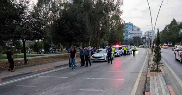 Adana da motosiklet refüje ve aydınlatma direğine çarptı: Sürücü hayatını kaybetti Gündem Haberleri