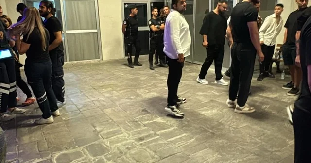 Çeşme de eğlence mekanında taşkınlık çıkarıp, işletmeciyi ayağından vurdular İzmir Haberleri