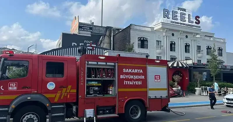 Sakarya da kafeteryada çıkan yangında maddi hasar oluştu