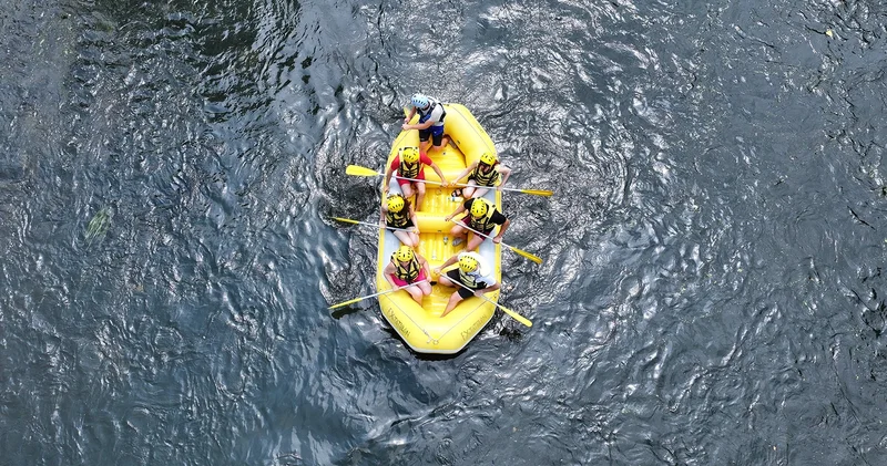 Adrenalin tutkunları Melen Çayı nda rafting heyecanı yaşadı