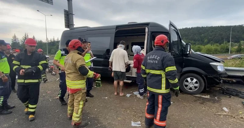 Minibüs bariyere saplandı: Şarkıcı Çağan Şengül’ün de bulunduğu 7 kişi yaralandı